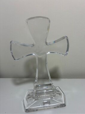 Towle 24% Lead Crystal  Cross Ornate Etched Dove Emblem In Center 8” Poland